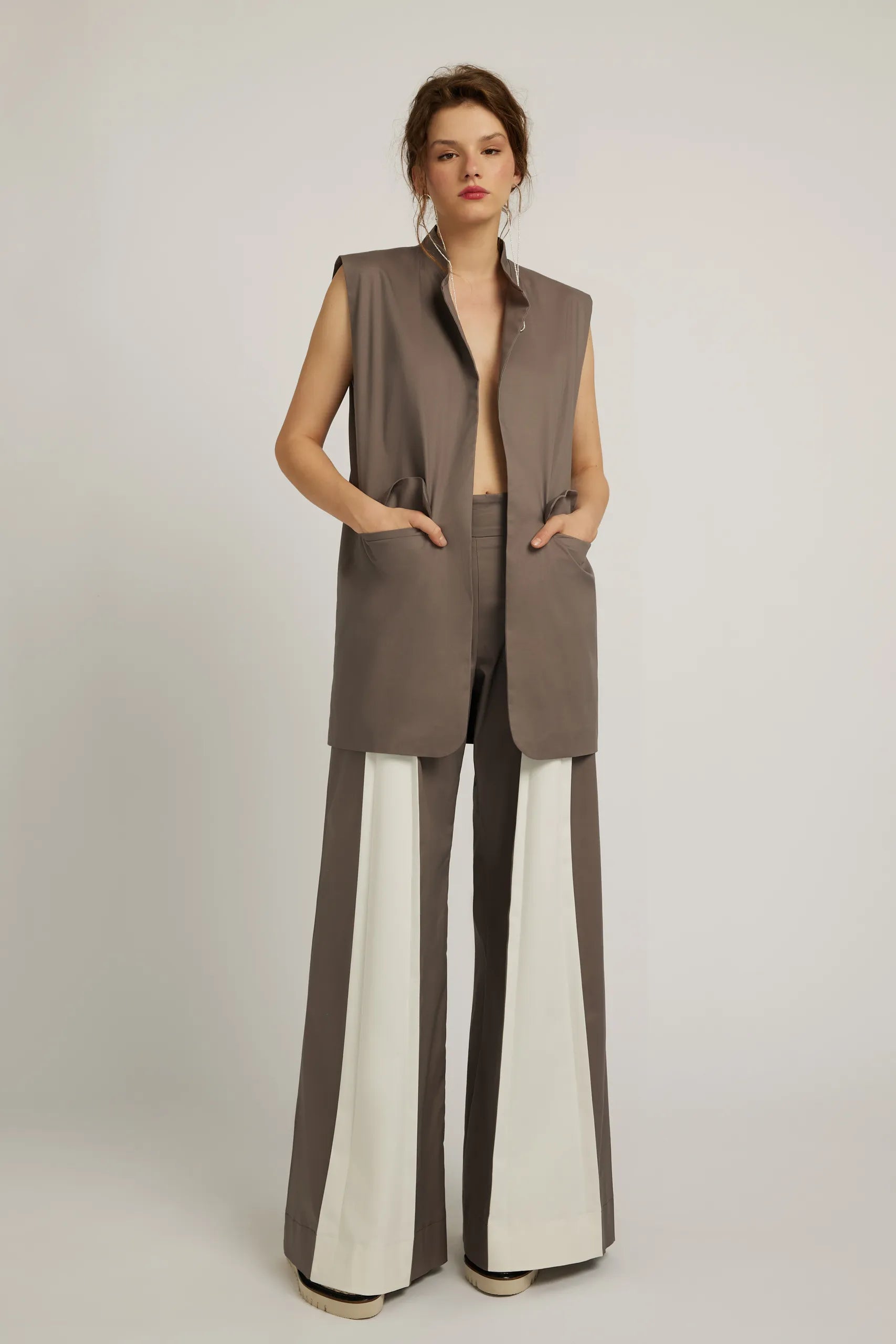 Ipanomi-FW229613_web.jpg Elegant long beige cotton twill trousers - Image 1