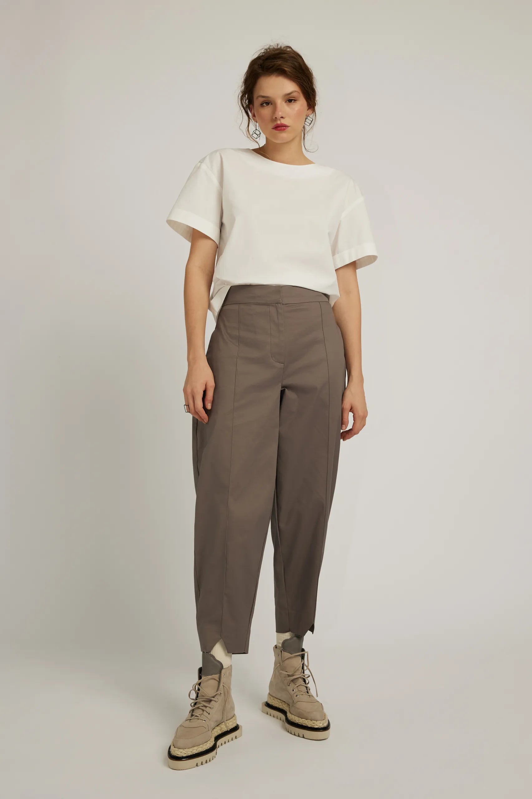 Ipanomi-FW229691_web.jpg Casual pants in cotton twill, capri, beige - Image 1