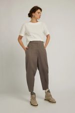 Casual pants in cotton twill, capri, beige - Image 2