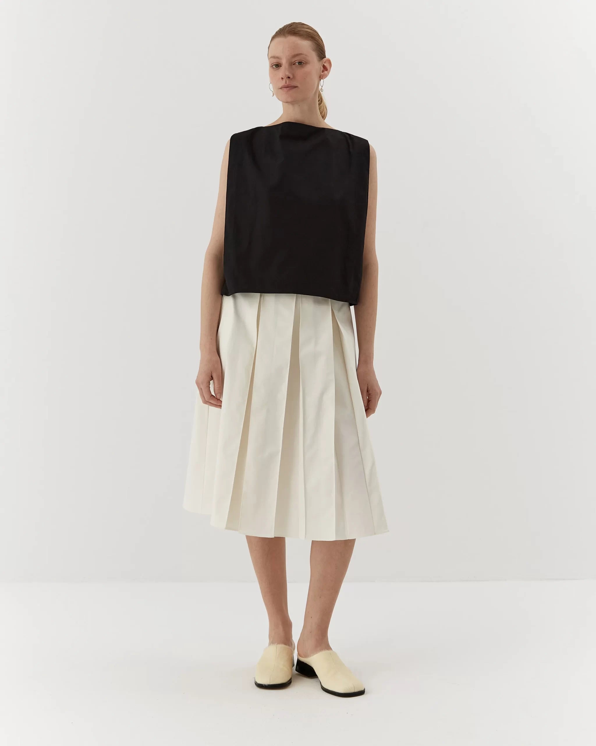 Ipanomi23778-scaled-1.jpg Top with special design in organic cotton, midi, black - Image 1
