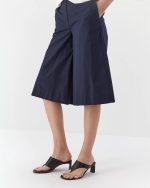 Stylish short navy blue organic cotton trousers - Image 4