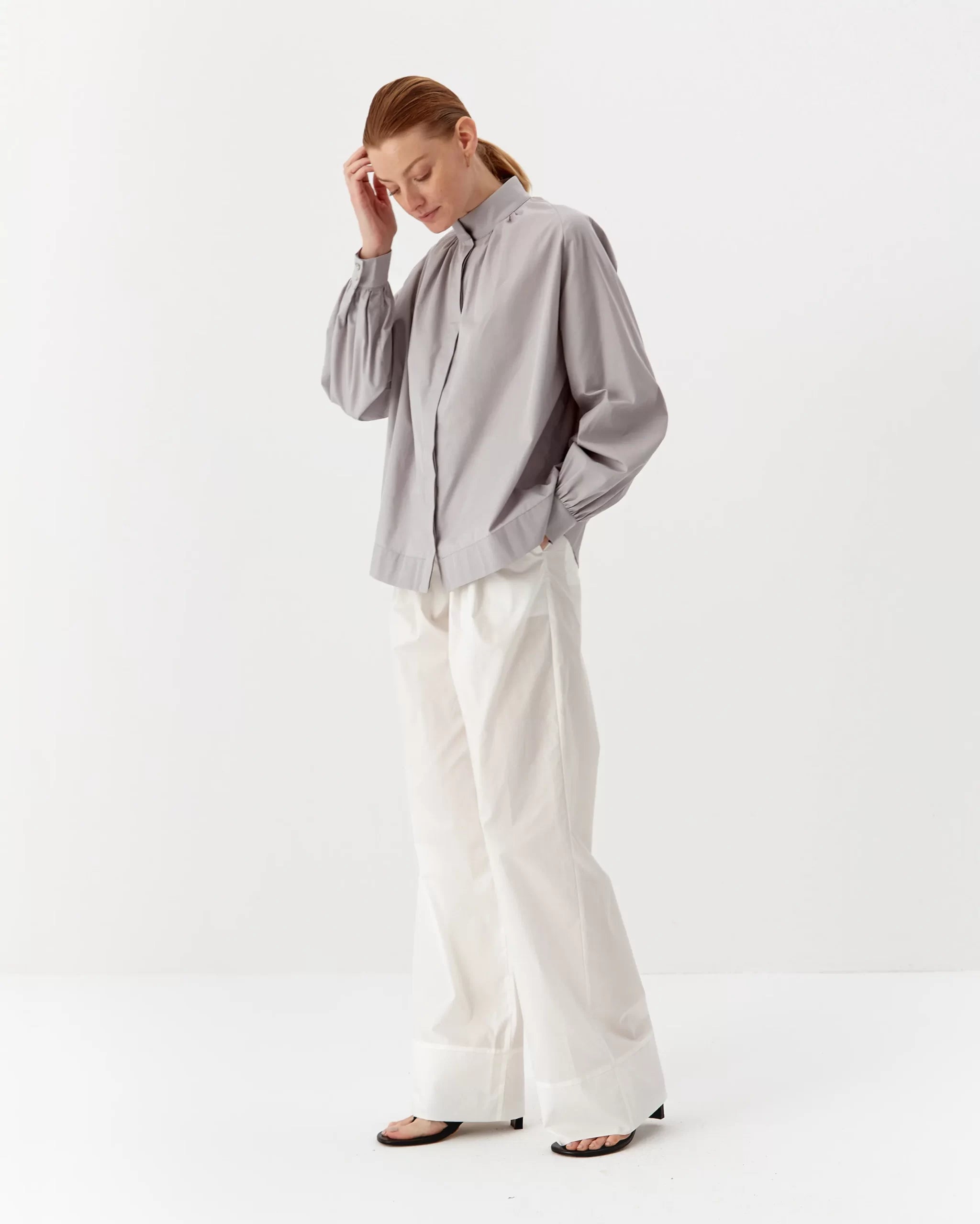 ipanomi2_26020-scaled-1.jpg Elegant organic cotton shirt, light gray - Image 1